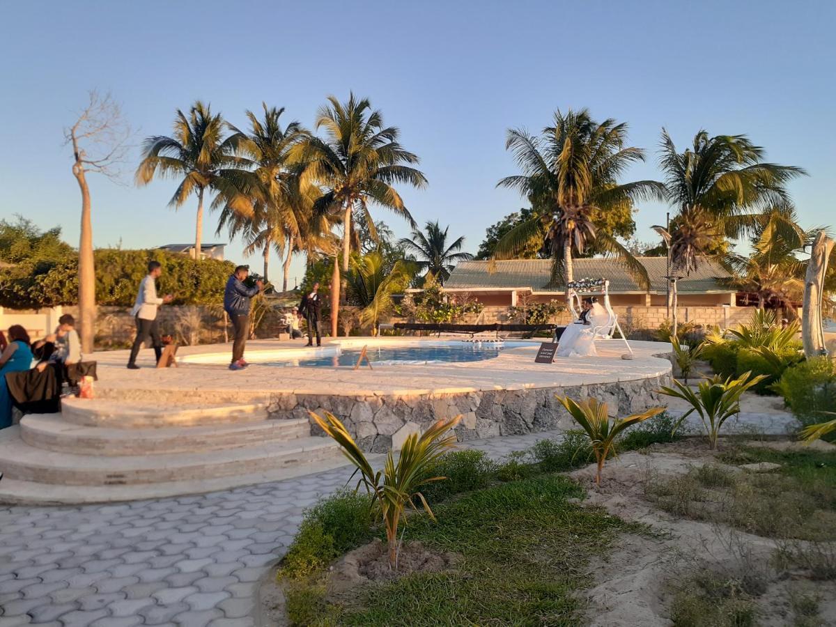Aux 2 Metis Hotel Toliara Exterior foto